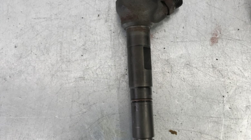 Injector Passat Variant B7 2.0TDI DSG sedan 2012 (03L130277J)