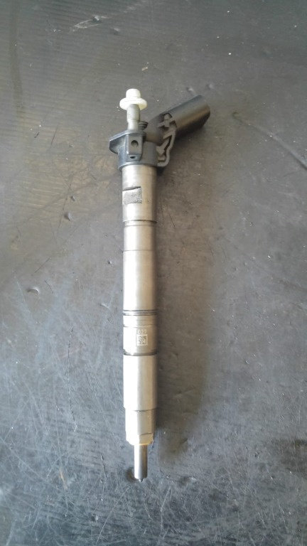 Injector porsche cayenne 92a 3.0 d 0986435357