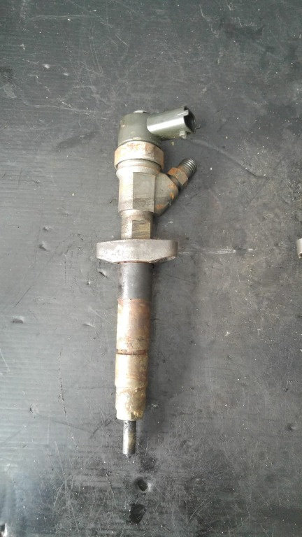 Injector renault laguna 2 2.2 dci g9t 0445110084 8200936736