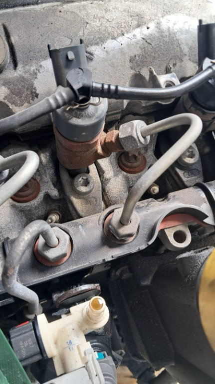 Injector Renault Megane 1.9 DCI cod motor F9Q 96 KW/131 Cp transmisie manuala an 2011 cod 0445110328