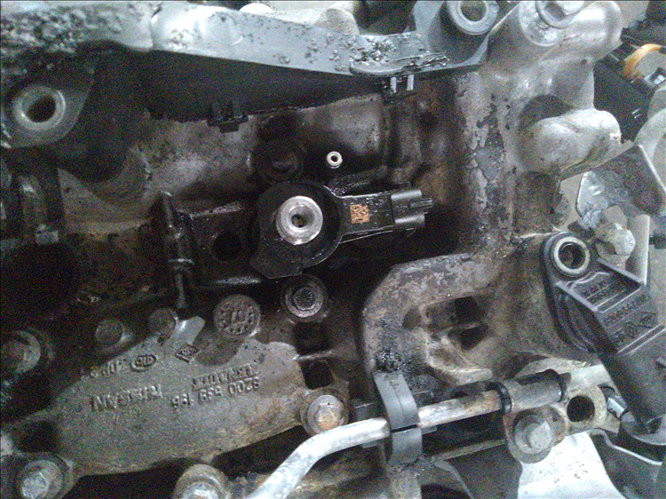 Injector RENAULT TRAFIC 2.0 an fabr. 2008