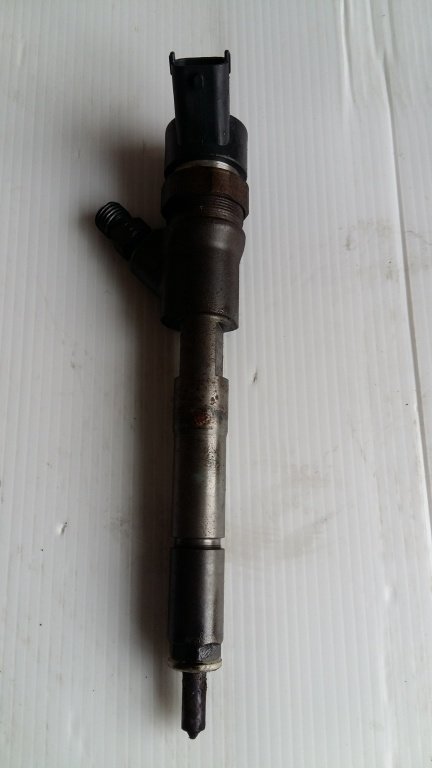 Injector toyota yaris p9 1.4 d-4d nlp90 1nd-tv dupa 2005 66 kw 90 cp 0445110227