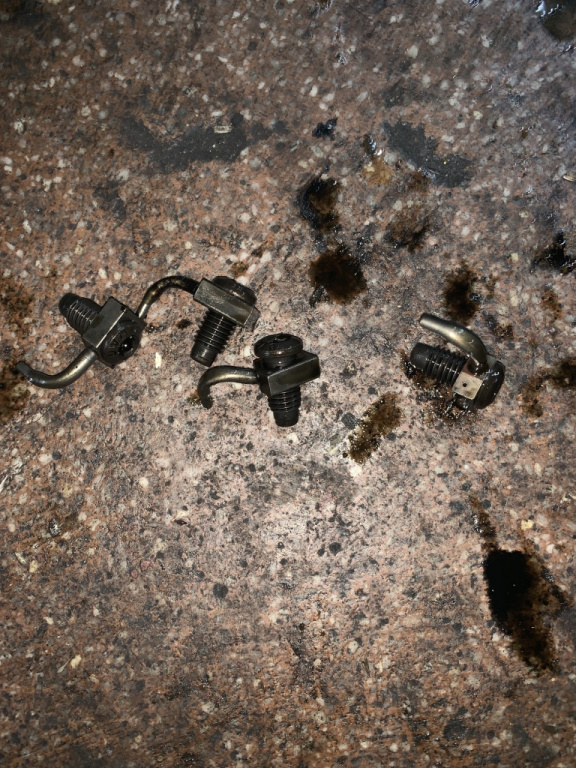 Injector ulei Volkswagen VW Passat B6 [2005 - 2010] Sedan 4-usi 2.0 TDI MT (140 hp) (3C2)