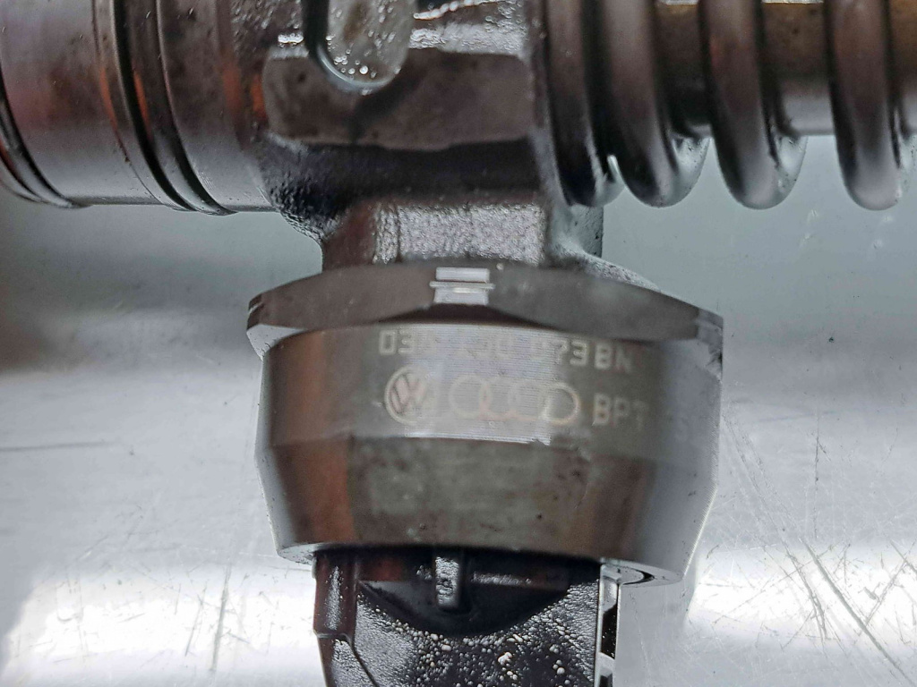 Injector Volkswagen Golf 5 (1K1) [Fabr 2004-2008] 03813003BN 1.9 TDI BLS 77KW / 105CP