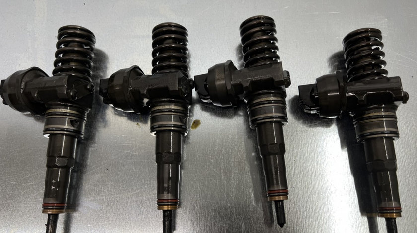 Injector Volkswagen Golf 5 Plus 1.9 TDI Manual, 105cp sedan 2008 (038130073 bn)