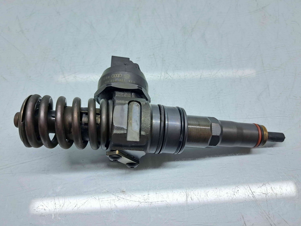 Injector Volkswagen Golf 5 Plus (5M1) [Fabr 2005-2008] 038130073BN 1.9 TDI BLS 77KW / 105CP