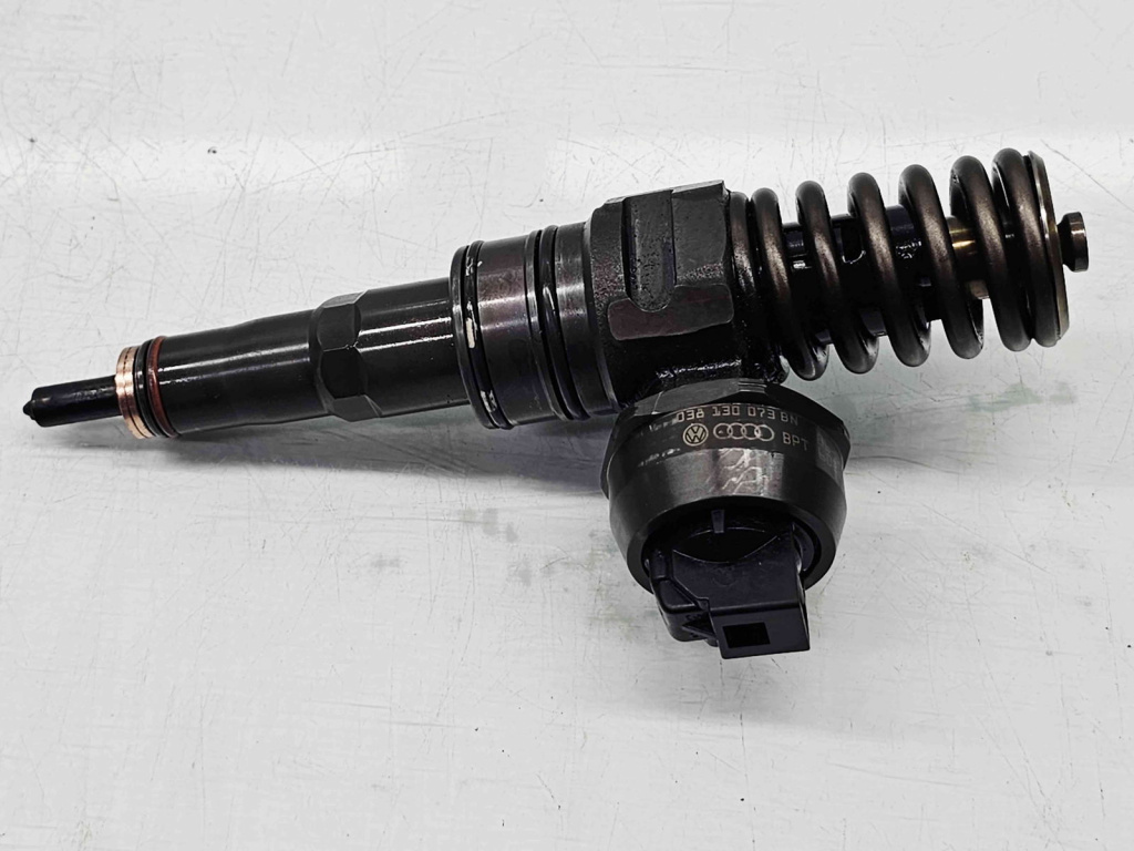 Injector Volkswagen Golf 5 Plus (5M1) [Fabr 2005-2008] 038130073BN 1.9 TDI BLS 77KW / 105CP