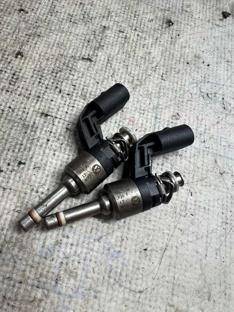 Injector Volkswagen Golf 6 1.4 Benzina 2012, 03C906036F
