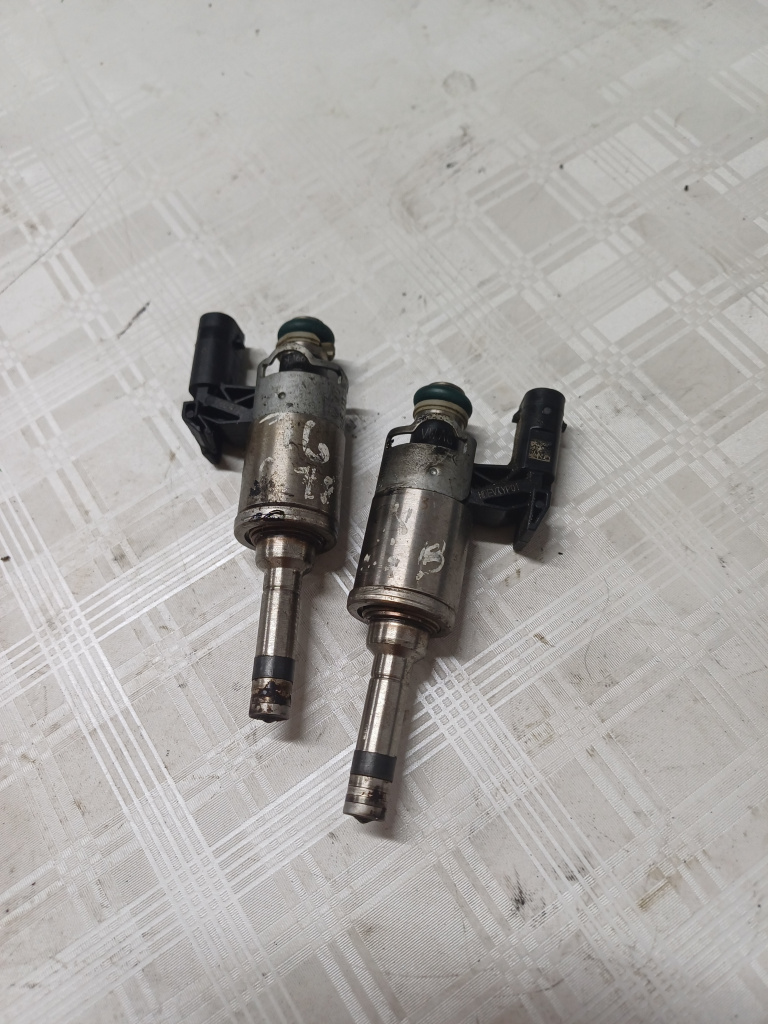 Injector Volkswagen Golf 7 1.4 Benzina 2014, 04E133036A