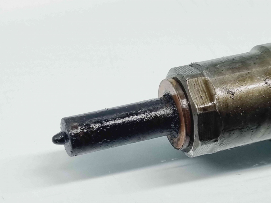 Injector Volkswagen Passat B7 (362) [Fabr 2010-2014] 03L130277Q 0445110647 2.0 TDI CFFB 103KW / 140CP 2.0 TDI CFFB 103KW / 140CP