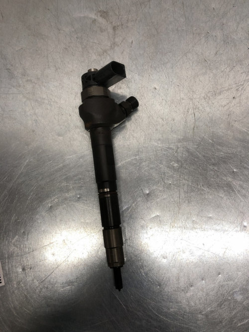 Injector Volkswagen Passat B7 Variant 2.0 TDI DSG Automat, 170cp sedan 2012 (03L130277J)
