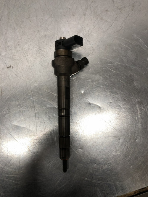 Injector Volkswagen Passat B7 Variant 2.0 TDI DSG Automat, 170cp sedan 2011 (03L130277J)