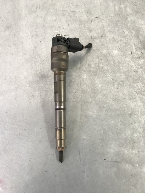 Injector Volkswagen Passat B7 Variant 2.0 TDI BlueMotion 4Motion DSG , 170cp sedan 2011 (03L230277J)