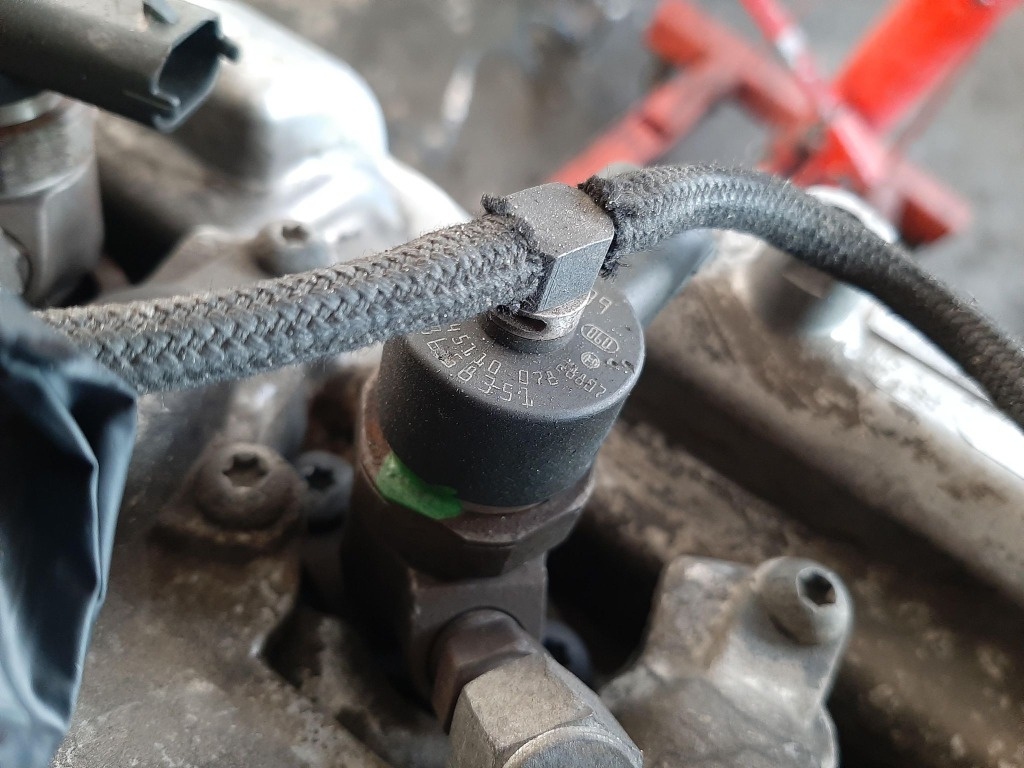 Injector volvo s60 s80 v70 xc70 xc90 2.4 d 0445110078