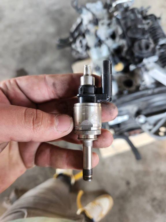 Injector Volvo XC60 2.0 B4204T38 , cod 31303495