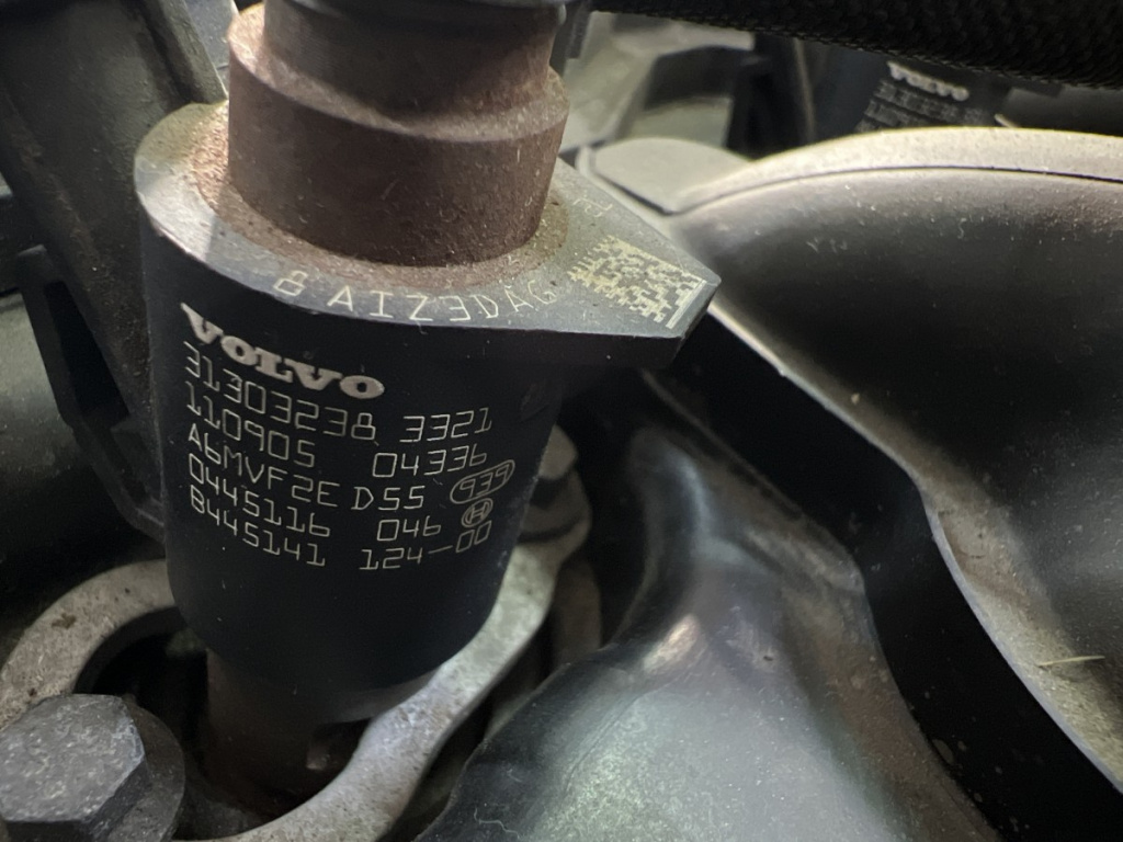 Injector Volvo XC60 2.0 d, D3, 163cp sedan 2012 (0445116046 )