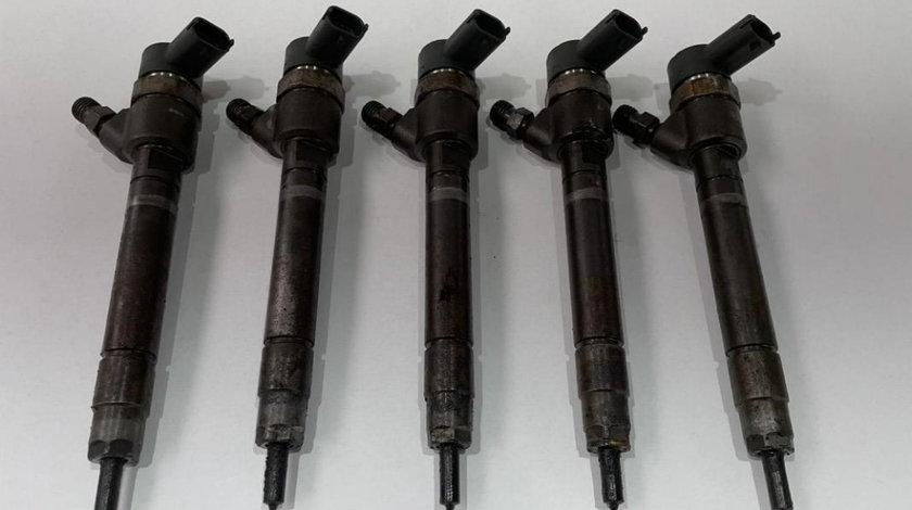 Injector Volvo XC70 2 (2007->) 2.4 d D5244T5 30750283