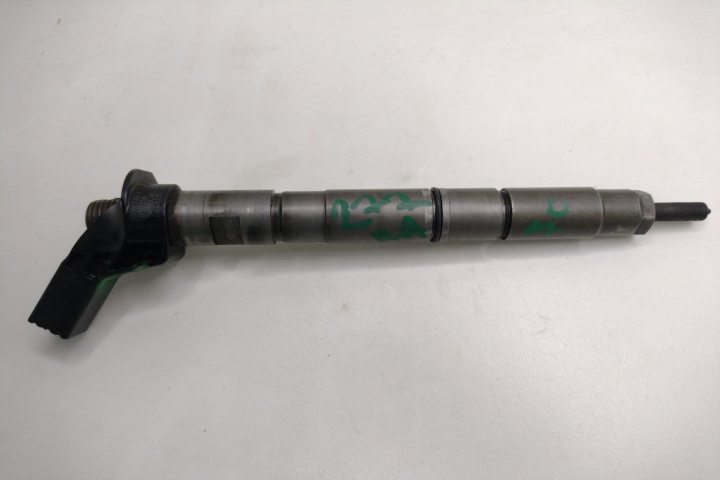 Injector Vw Audi 3.0 tdi, cod 059130277AA 059130277AA Audi A8 D3/4E [facelift] [2005 - 2007]