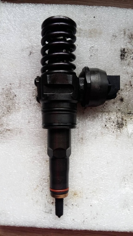Injector vw audi seat skoda 1.9 tdi axr 038130073ag