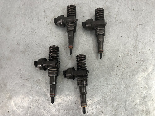 Injector VW Caddy 2.0 TDI 140cp BMM Utilitara sedan 2008 (038130073BQ)