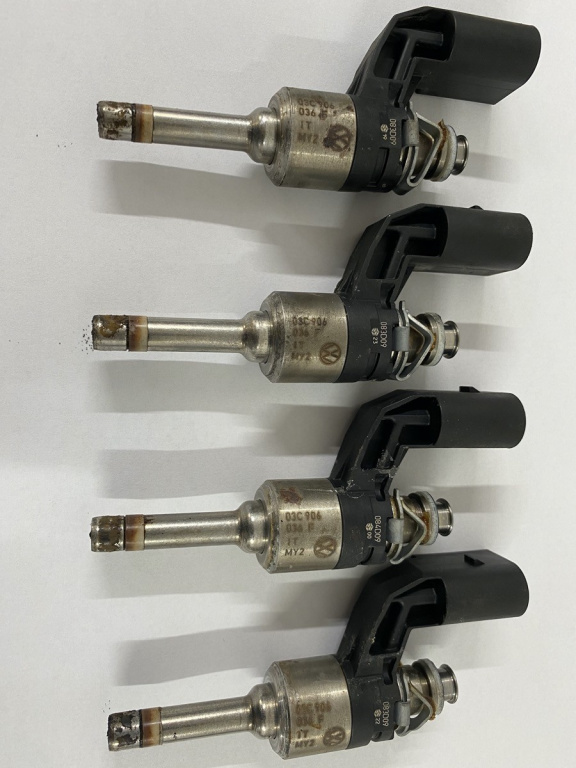 Injector VW Golf 6 1.4TSI hatchback 2009 (03C906036F)