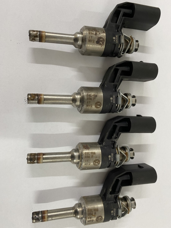 Injector VW Golf 6 1.4TSI hatchback 2009 (03C906036F)