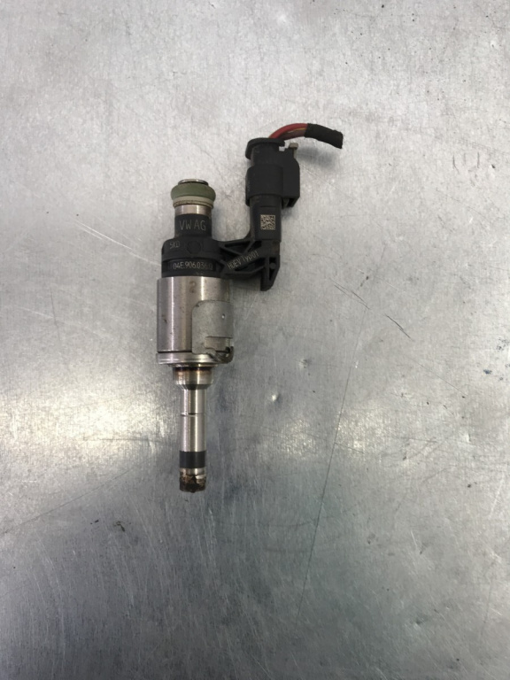 Injector VW Golf 7 Variant 1.4 TGI CPWA, DSG 7 SMN sedan 2017 (04E906036Q)