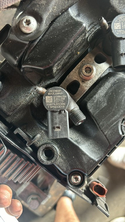 Injector Vw Golf 7 variant 1.6 TDI 85KW / 115CP cod motor DGT , transmisie automata an 2019 cod 04L1...
