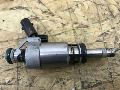 Injector VW Passat B6 2.0TSI combi 2008 (06J133036B)