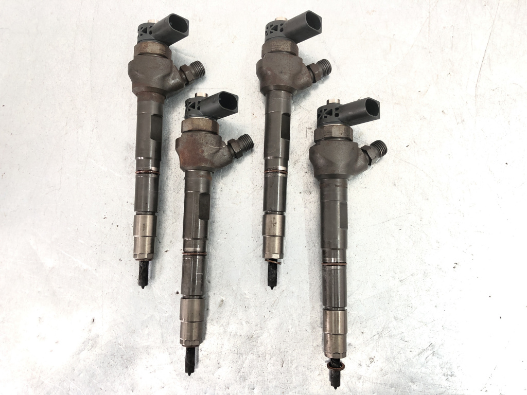Injector VW Passat B7 2.0TDI DSG 4motion 170cp sedan 2013 (03L130277J)