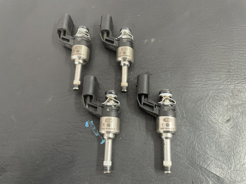 Injector VW Passat B7 Limuzina 1.4 TSI multifuel sedan 2011 (03C906036K)