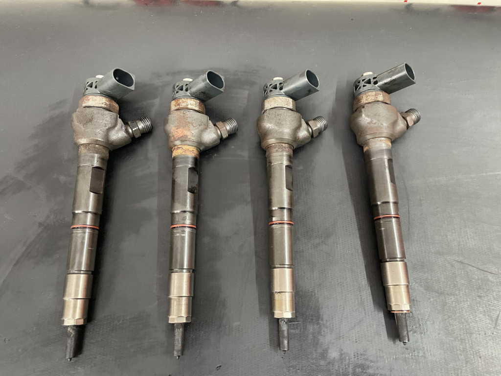 Injector VW Passat B7 ,R-Line, 2.0TDI ,DSG, 170cp sedan 2013 (03L130277J)
