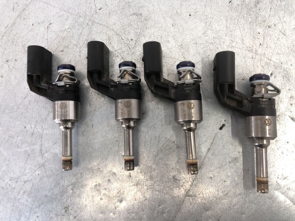 Injector VW Tiguan 1.4 TSI 4motion Manual 150 cp sedan 2010 (03C906036F)