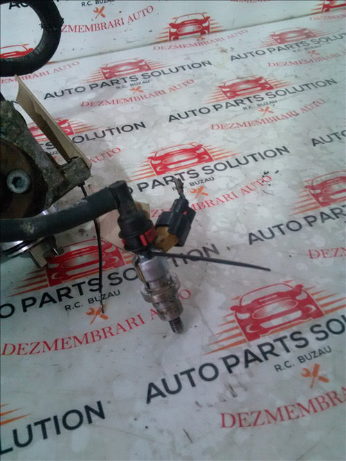 Injectorul 5 2.2d TOYOTA AVENSIS an fabr. 2008