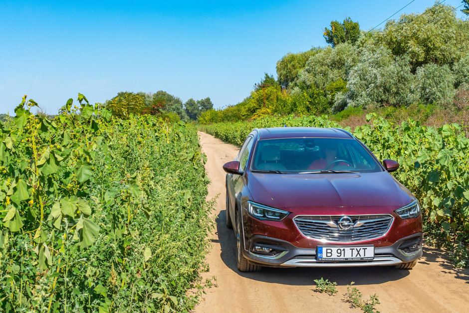 Insignia Country Tourer