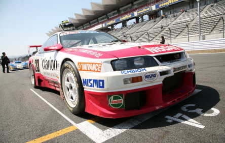 Instantaneu: Nissan Skyline R33 GT-R LM