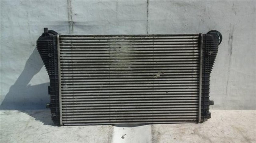 Intercooler Vw Golf 5 / Skoda Octavia 2 An 2004 2005 2006 2007 2008 2009 1.9TDI cod 1K0145803 / 1K0145928A un piciorus de sustinere este rupt.