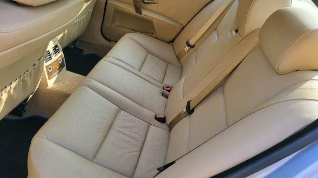 Interior BMW E60 2005 (piele crem , scaune electrice)