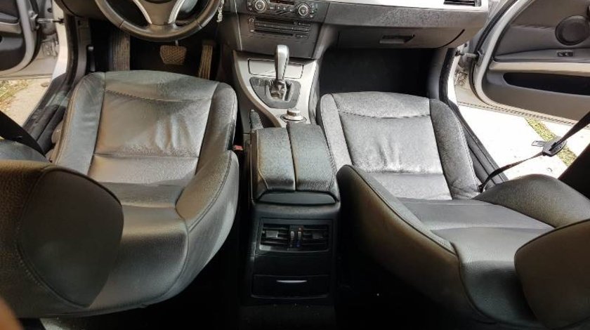 Interior BMW E90 2008; Sedan (piele, fara incalzire)