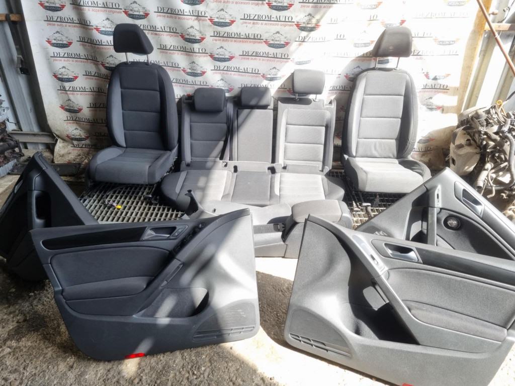 Interior complet (scaune fata textil cu incalzire + bancheta spate, cotiera, fete usi) VW Golf VI