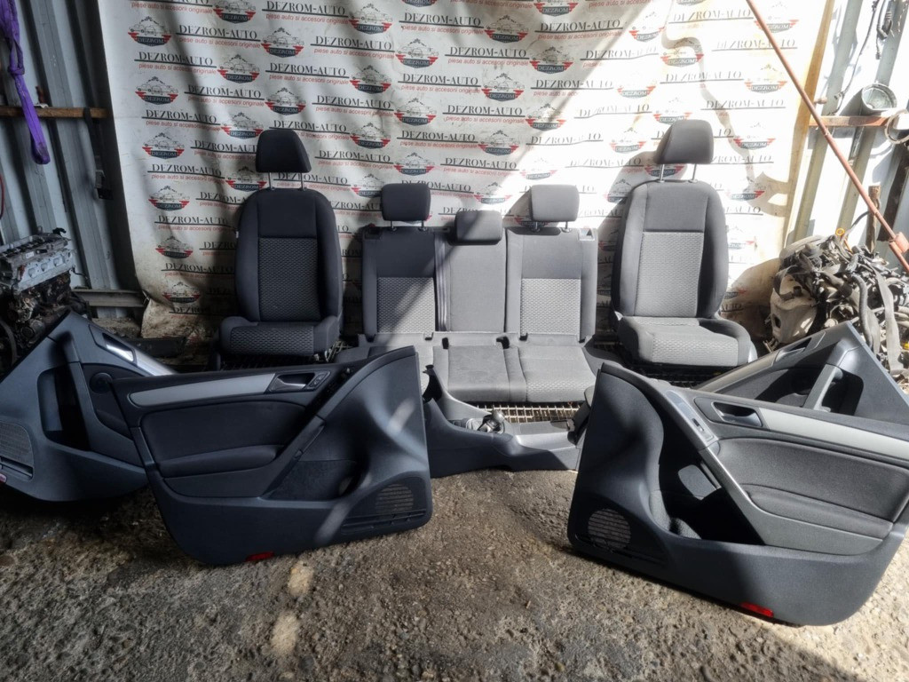 Interior complet (scaune fata textil fara incalzire + bancheta spate, cotiera, fete usi) VW Golf VI