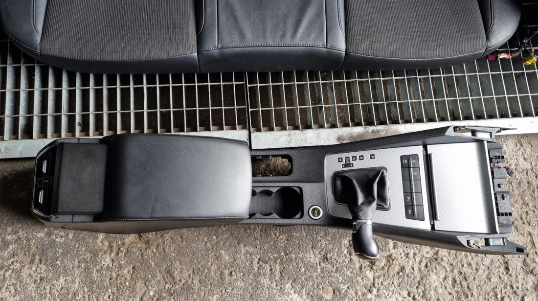 Interior complet Semi-piele cu scaune incalzite,electrice si cu memorii Skoda Octavia 3 Hatchback