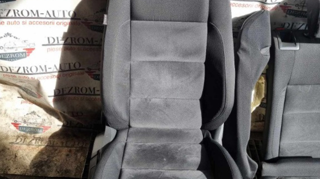 Interior complet textil + alcantara (scaune fata cu incalzire, banchete, fete usi, cotiera) VW Golf 5 Variant