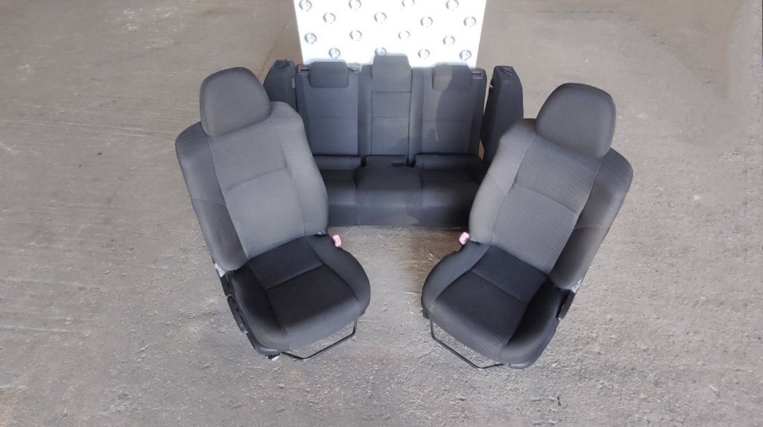 Interior complet textil Toyota Avensis T27 Estate an fab. 2008 - 2018