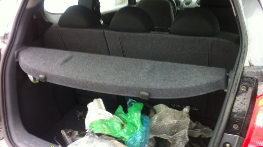 Interior curat mitsubishi colt an 2005