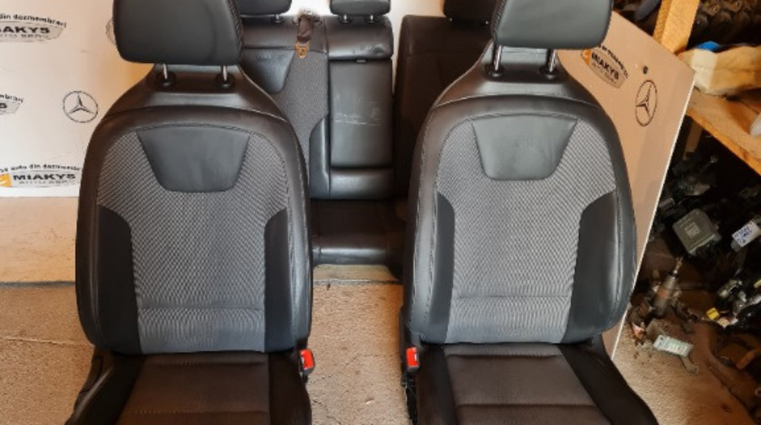 Interior de piele cu textil KIA Niro 2022