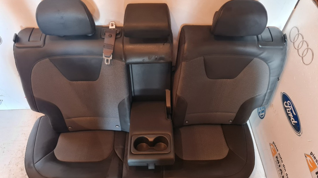 Interior de piele cu textil KIA Niro 2022