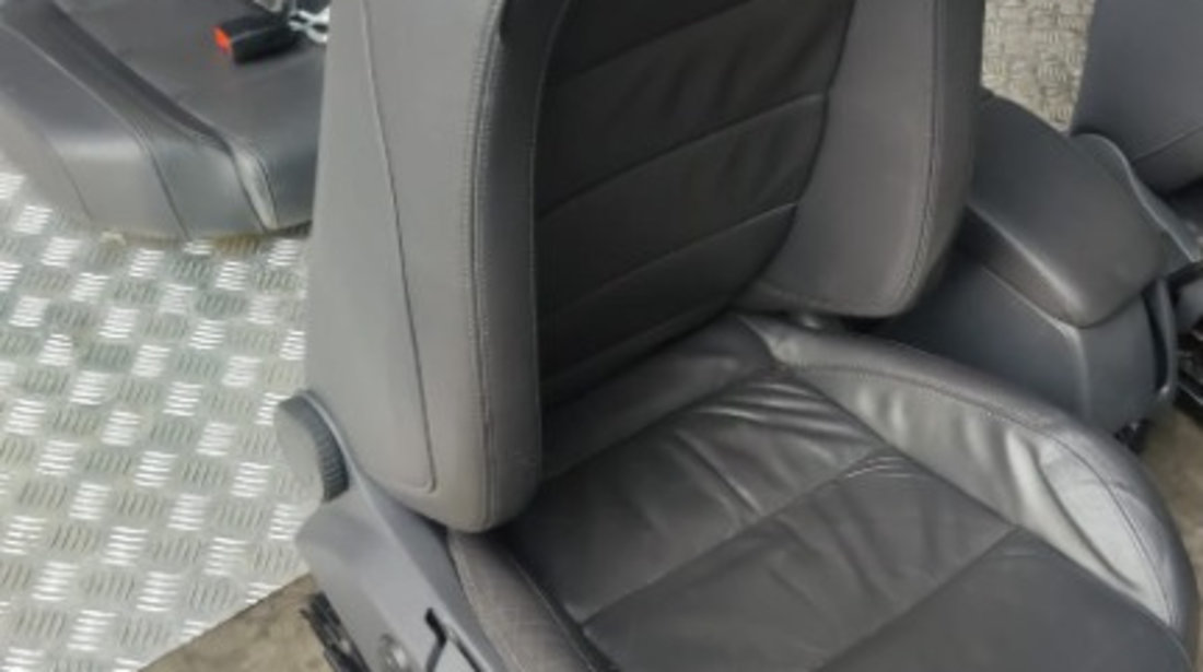 Interior GTI piele cu scaune electrice si incalzite Vw Golf 5 2.0 GTI cod motor BWA hatchback an 2007