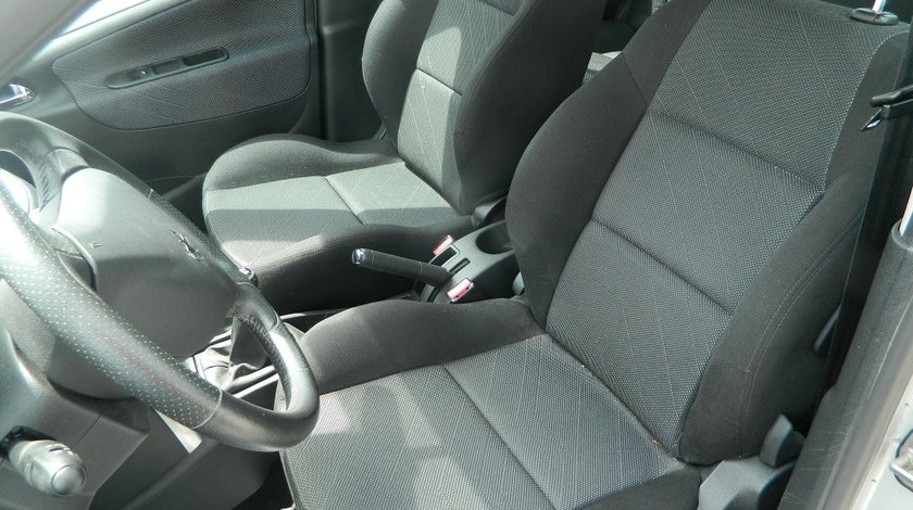 Interior material textil Peugeot 207 Hatchback model 2006