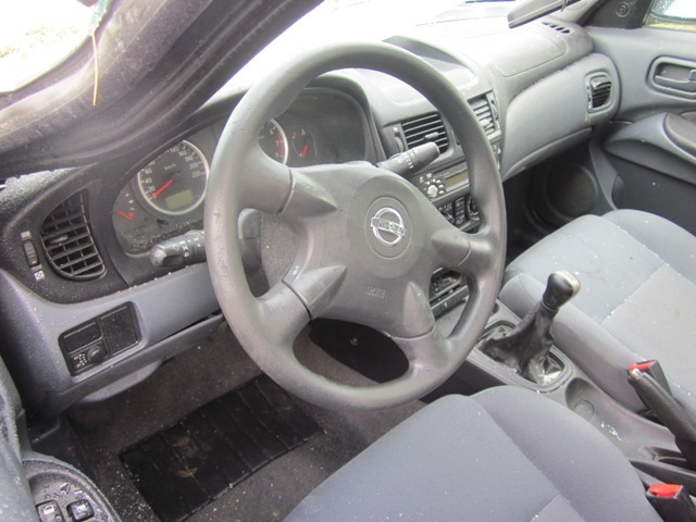 Interior Nissan Almera 2006